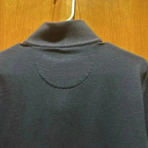 Untuckit Pullover Size Large - Picture 8 of 8